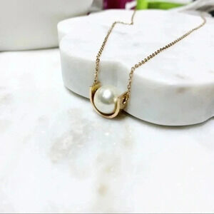 SINGLE Floating Pearl Necklace